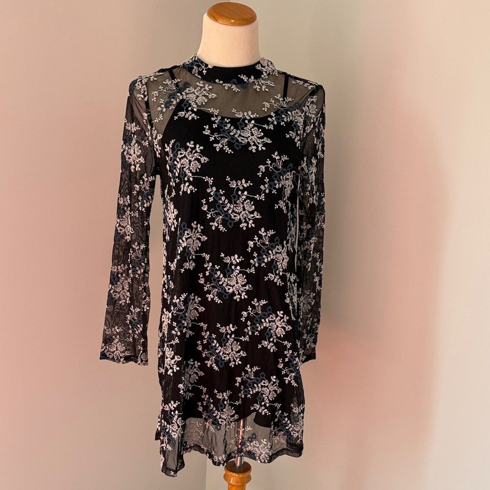 Speechless Black and White Floral Lace Long Sleeve Dress